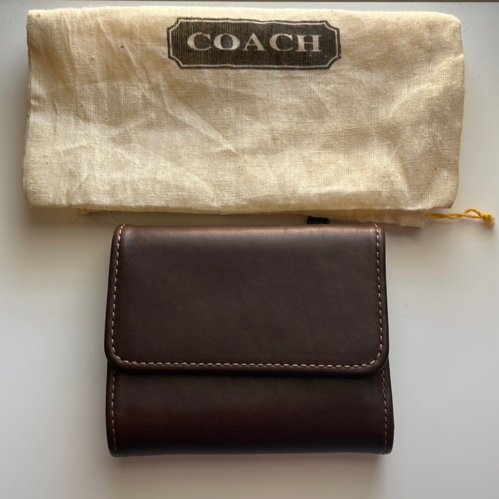 Vintage coach wallet comes with dust bag